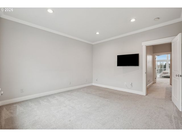 875 N HARBOUR Dr, Portland, OR 97217