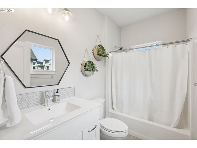 875 N HARBOUR Dr, Portland, OR 97217