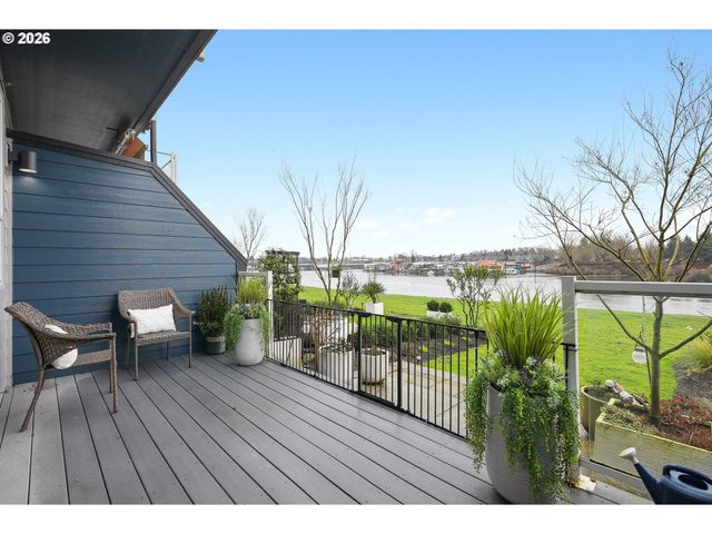 875 N HARBOUR Dr, Portland, OR 97217