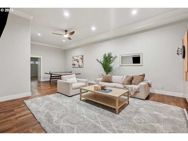 875 N HARBOUR Dr, Portland, OR 97217