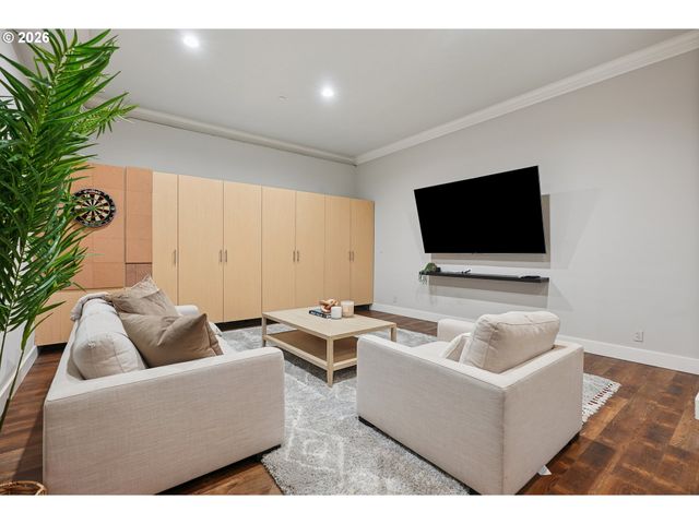 875 N HARBOUR Dr, Portland, OR 97217