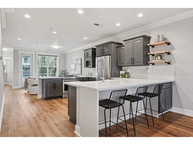 875 N HARBOUR Dr, Portland, OR 97217