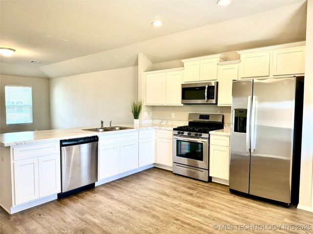 2006 S 15th Street, Broken Arrow, OK 74012