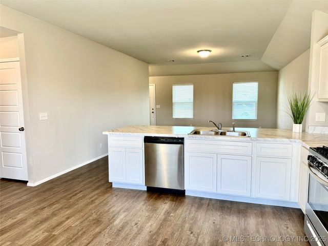 2006 S 15th Street, Broken Arrow, OK 74012