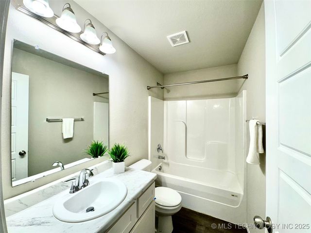 2006 S 15th Street, Broken Arrow, OK 74012