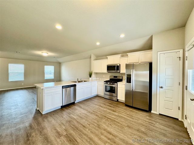 2006 S 15th Street, Broken Arrow, OK 74012