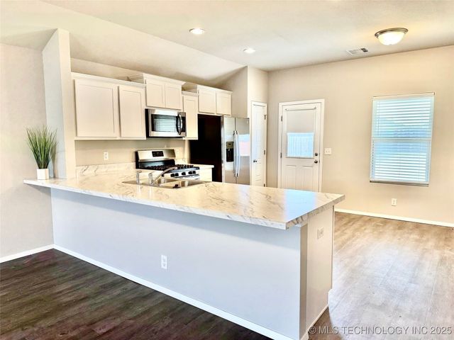 2006 S 15th Street, Broken Arrow, OK 74012