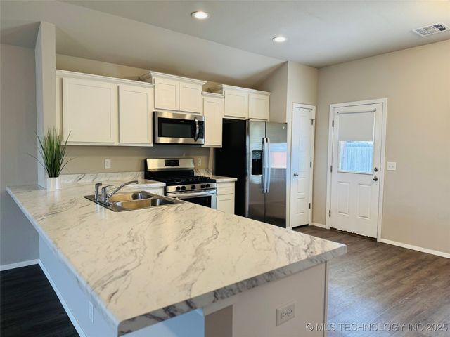 2006 S 15th Street, Broken Arrow, OK 74012