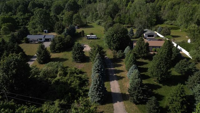 6829 Dale Court, Fennville, MI 49408