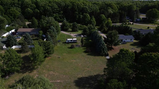 6829 Dale Court, Fennville, MI 49408