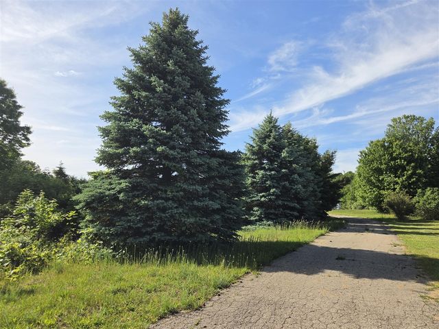 6829 Dale Court, Fennville, MI 49408
