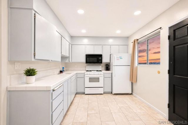4875 Cole 61, San Diego, CA 92117