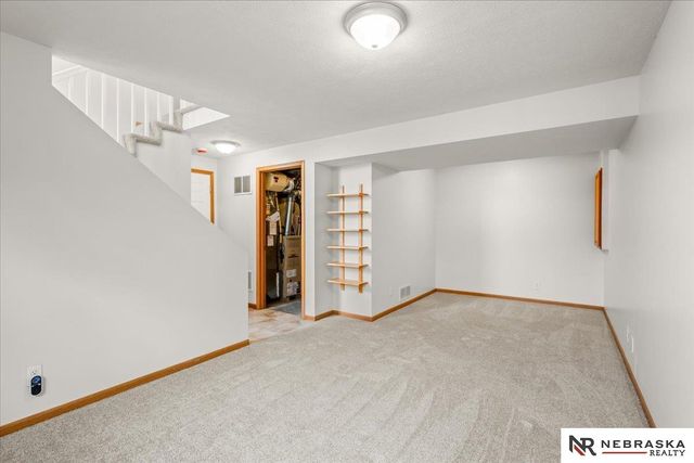 16530 Burdette Street, Omaha, NE 68116