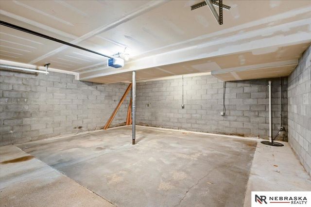 16530 Burdette Street, Omaha, NE 68116