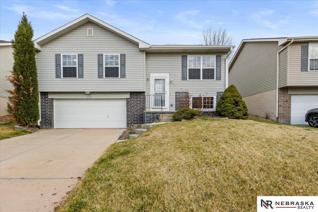 16530 Burdette Street, Omaha, NE 68116