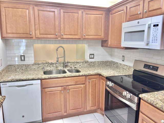 6341 Chasewood Drive D, Jupiter, FL 33458
