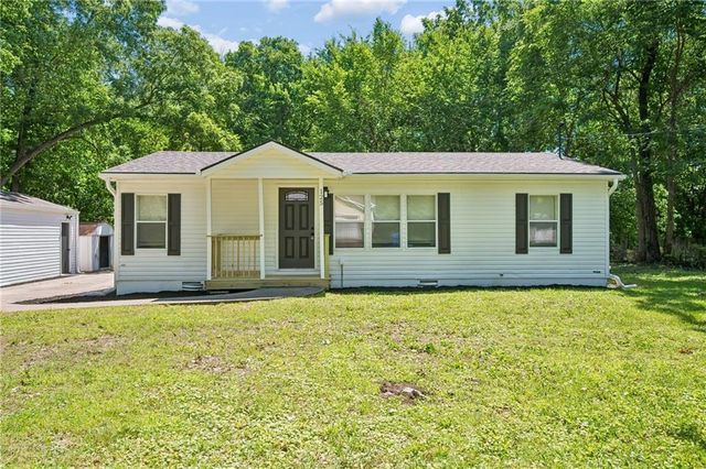 125 Gould Street, Tonganoxie, KS 66086
