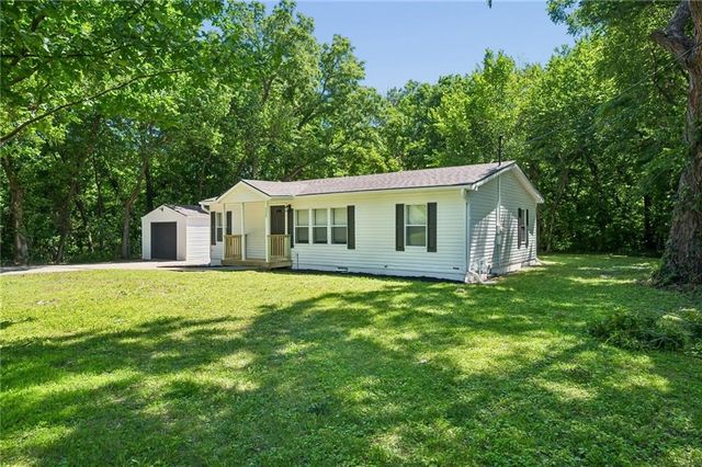 125 Gould Street, Tonganoxie, KS 66086