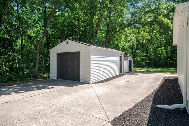125 Gould Street, Tonganoxie, KS 66086
