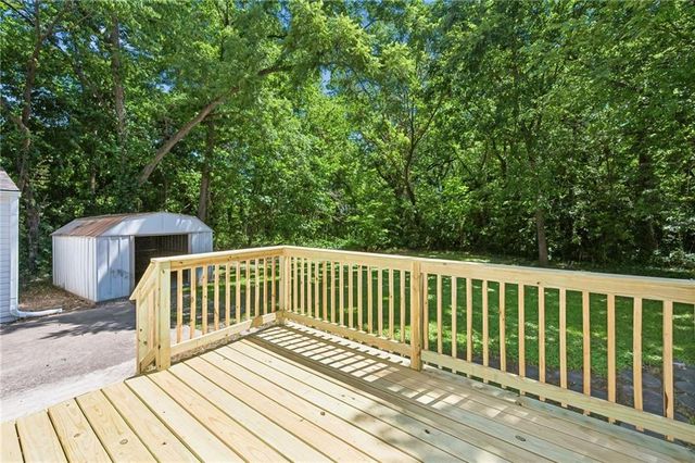 125 Gould Street, Tonganoxie, KS 66086