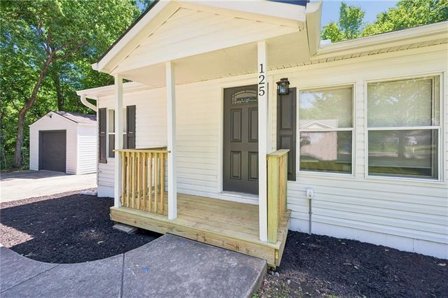 125 Gould Street, Tonganoxie, KS 66086