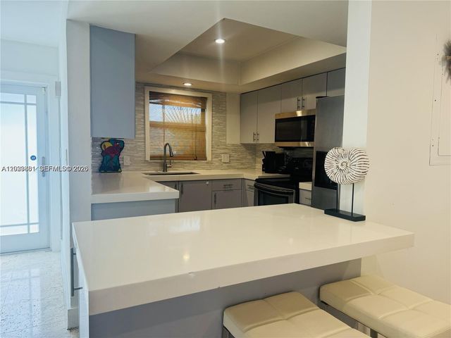 1987 NE 123rd St, North Miami, FL 33181