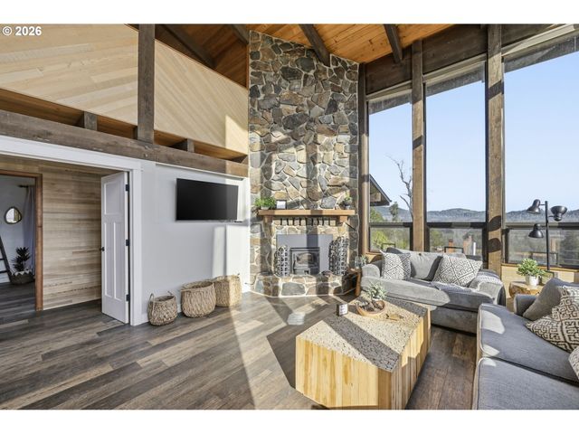 31149 CAMAS SWALE Rd, Creswell, OR 97426