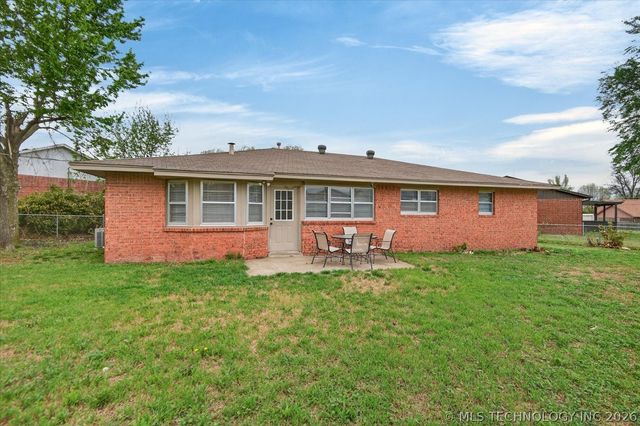 5021 Macklyn Court, Bartlesville, OK 74006