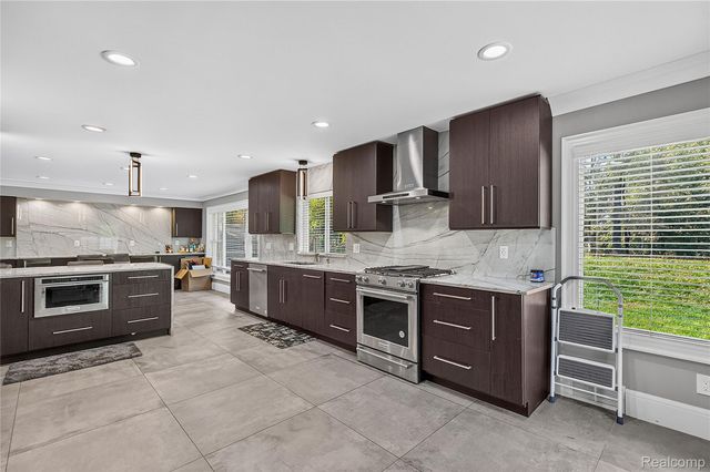 15879 Millar Road, Clinton Charter Township, MI 48036