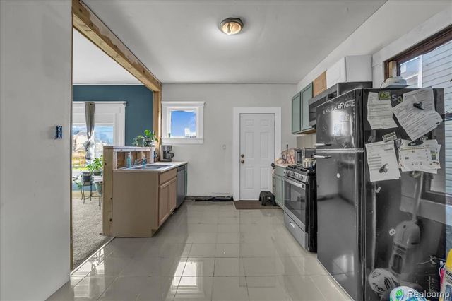 9390 Emmons, Detroit, MI 48214