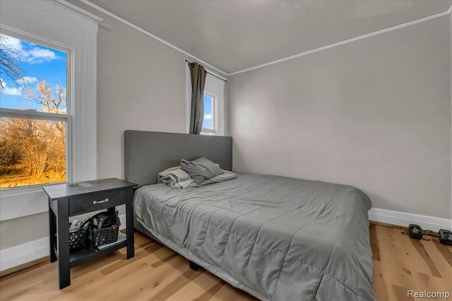 9390 Emmons, Detroit, MI 48214