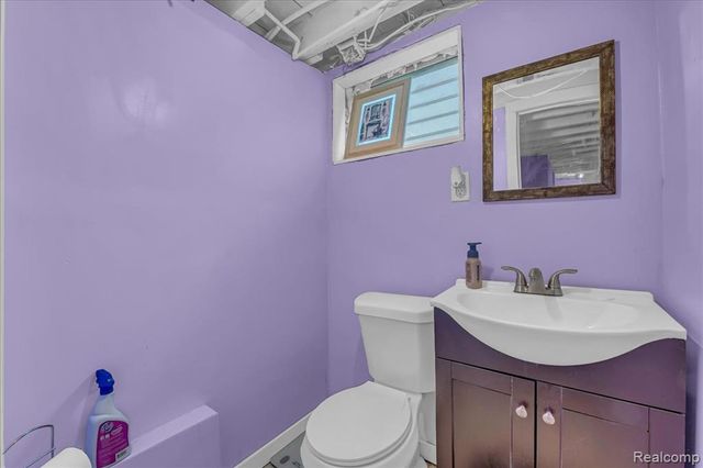 9390 Emmons, Detroit, MI 48214