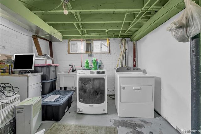 9390 Emmons, Detroit, MI 48214