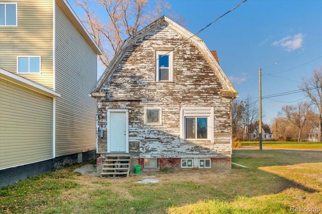 9390 Emmons, Detroit, MI 48214