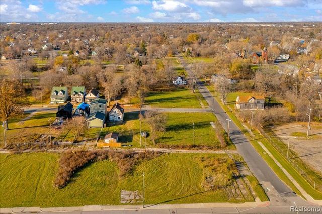 9390 Emmons, Detroit, MI 48214