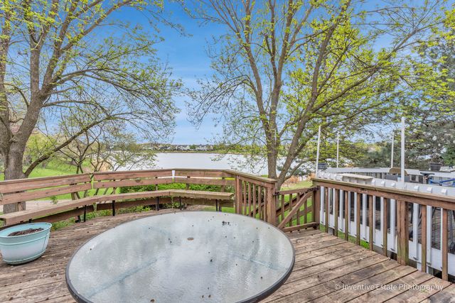 327 Shadybrook Lane, Aurora, IL 60504