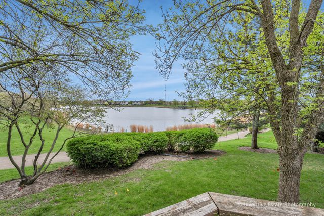 327 Shadybrook Lane, Aurora, IL 60504