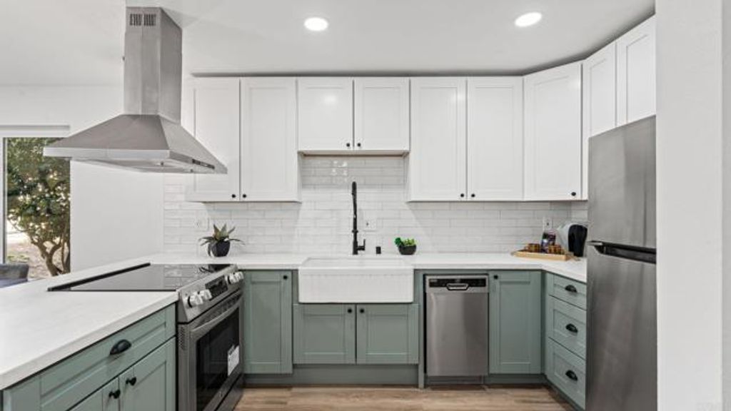 7833 Camino Huerta, San Diego, CA 92122