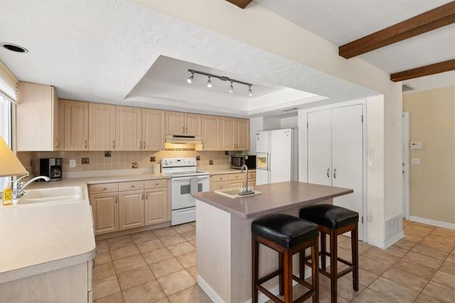6533 BOWLINE DRIVE, Sarasota, FL 34231
