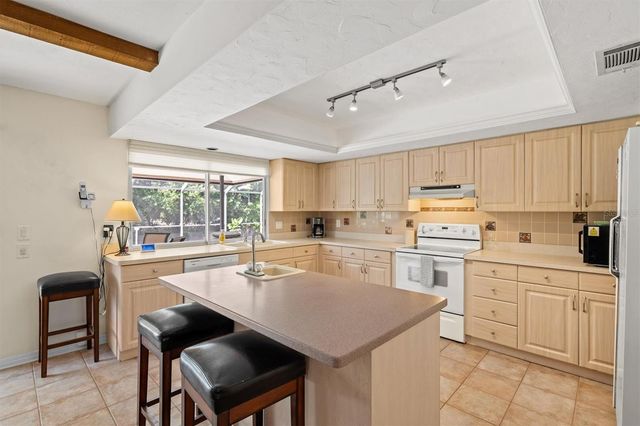 6533 BOWLINE DRIVE, Sarasota, FL 34231