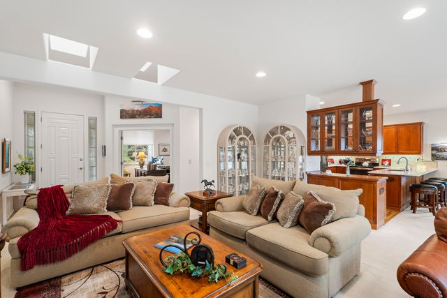 900 Victoria Falls Drive, Redmond, OR 97756