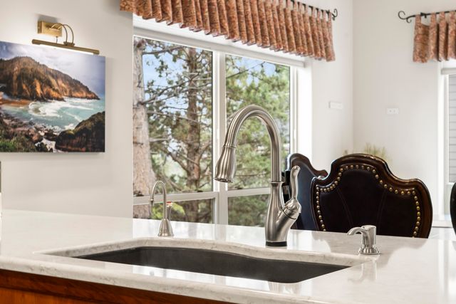 900 Victoria Falls Drive, Redmond, OR 97756