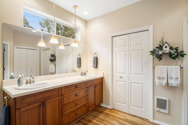 900 Victoria Falls Drive, Redmond, OR 97756