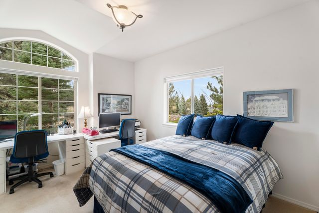 900 Victoria Falls Drive, Redmond, OR 97756