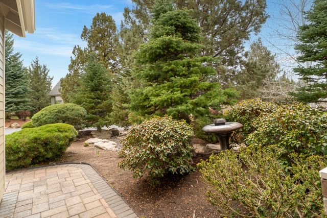 900 Victoria Falls Drive, Redmond, OR 97756