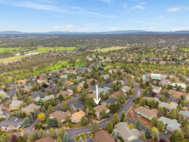 900 Victoria Falls Drive, Redmond, OR 97756