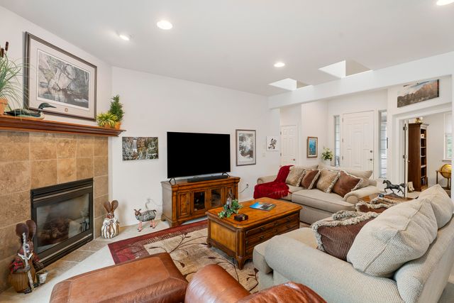 900 Victoria Falls Drive, Redmond, OR 97756