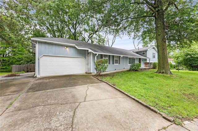 3216 W 22nd Court, Lawrence, KS 66047