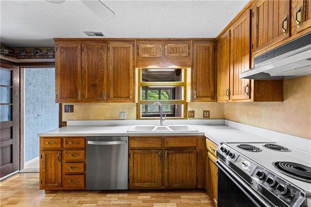 3216 W 22nd Court, Lawrence, KS 66047
