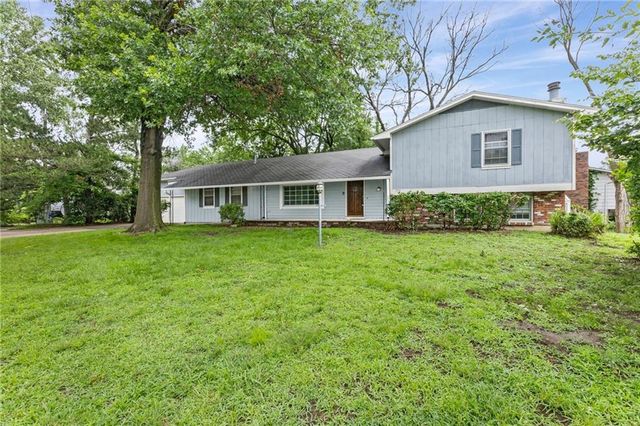 3216 W 22nd Court, Lawrence, KS 66047